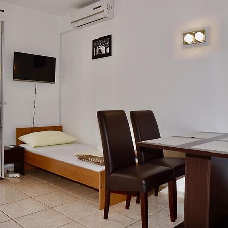 Apartments Victoria Trogir Bagian luar foto
