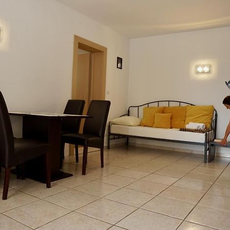 Apartments Victoria Trogir Bagian luar foto