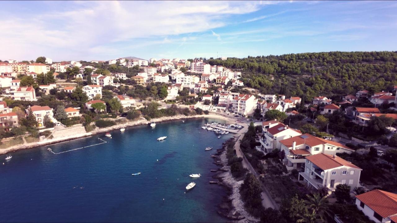 Apartments Victoria Trogir Bagian luar foto