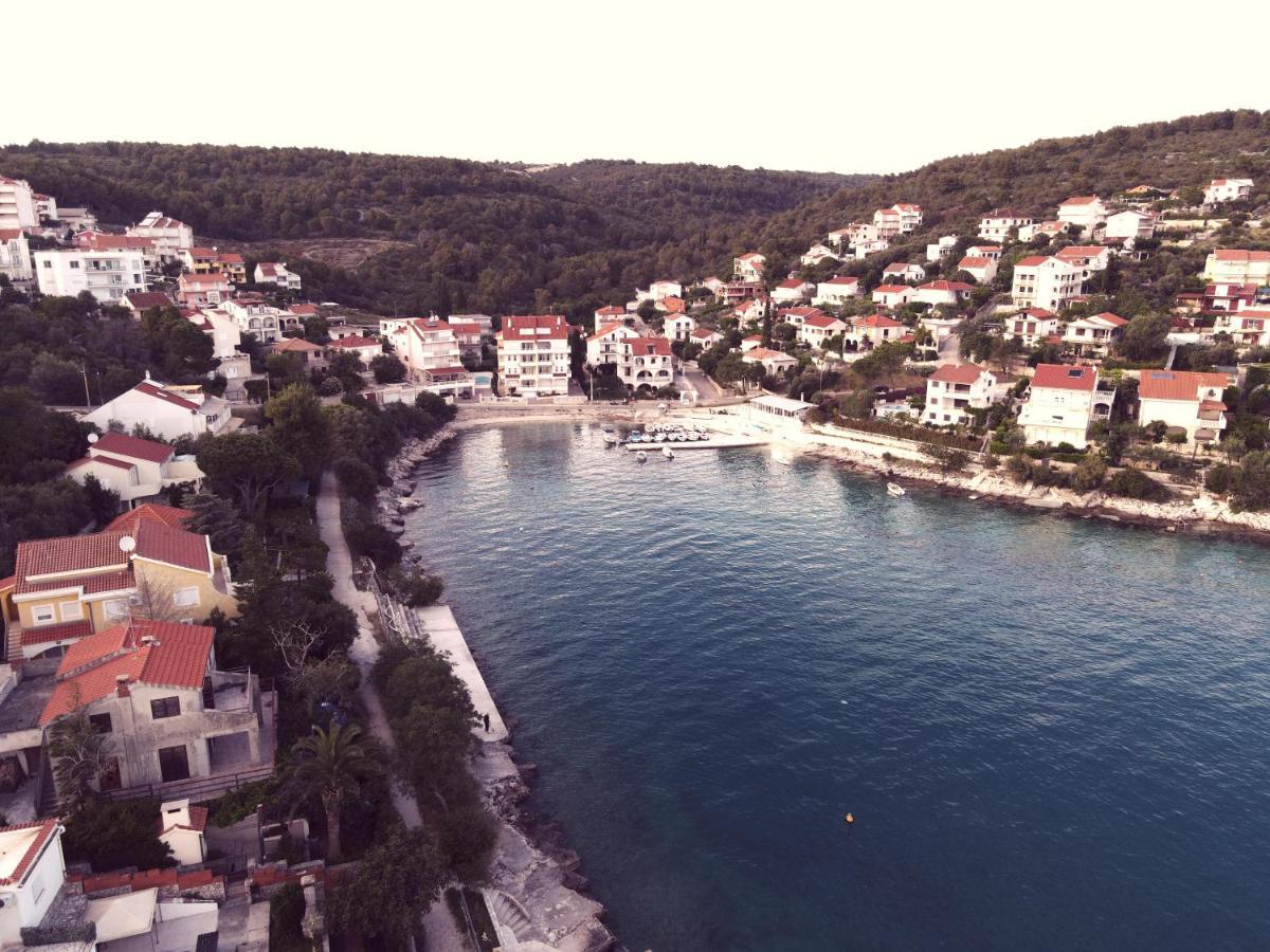 Apartments Victoria Trogir Bagian luar foto