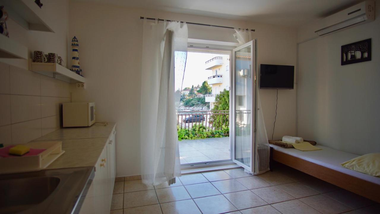 Apartments Victoria Trogir Bagian luar foto