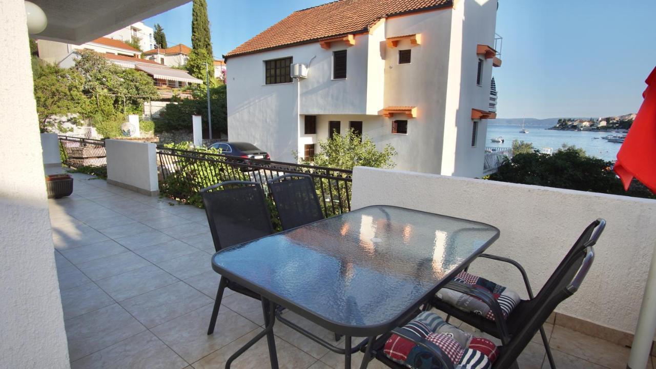 Apartments Victoria Trogir Bagian luar foto