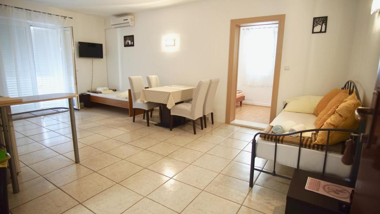 Apartments Victoria Trogir Bagian luar foto