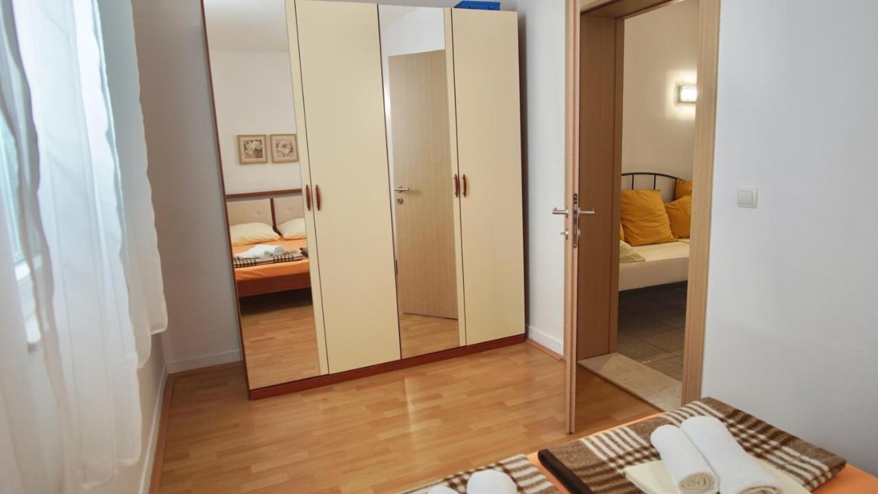 Apartments Victoria Trogir Bagian luar foto