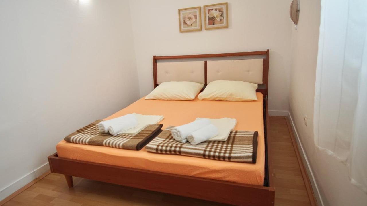 Apartments Victoria Trogir Bagian luar foto