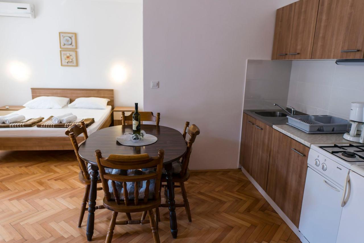 Apartments Victoria Trogir Bagian luar foto