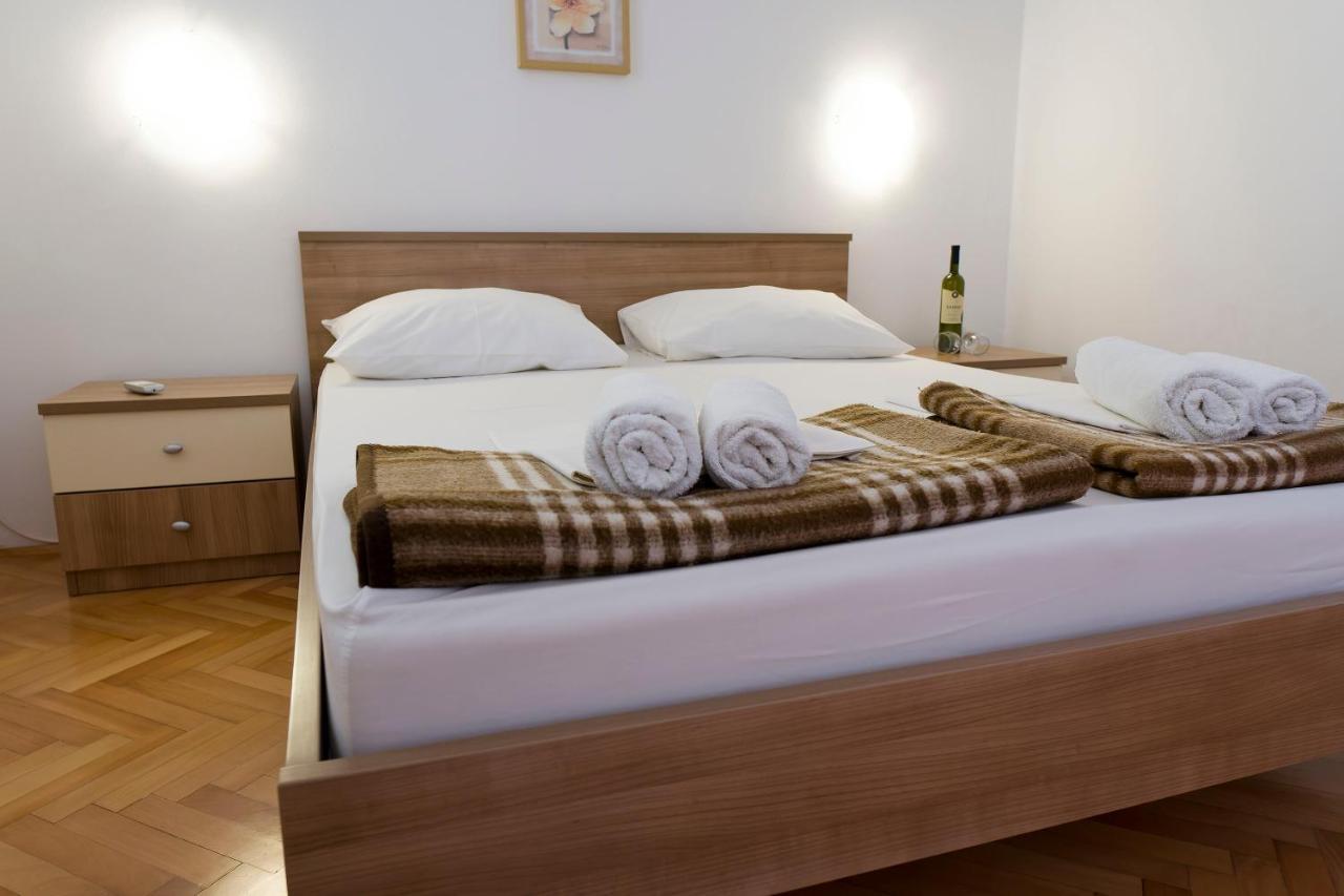 Apartments Victoria Trogir Bagian luar foto
