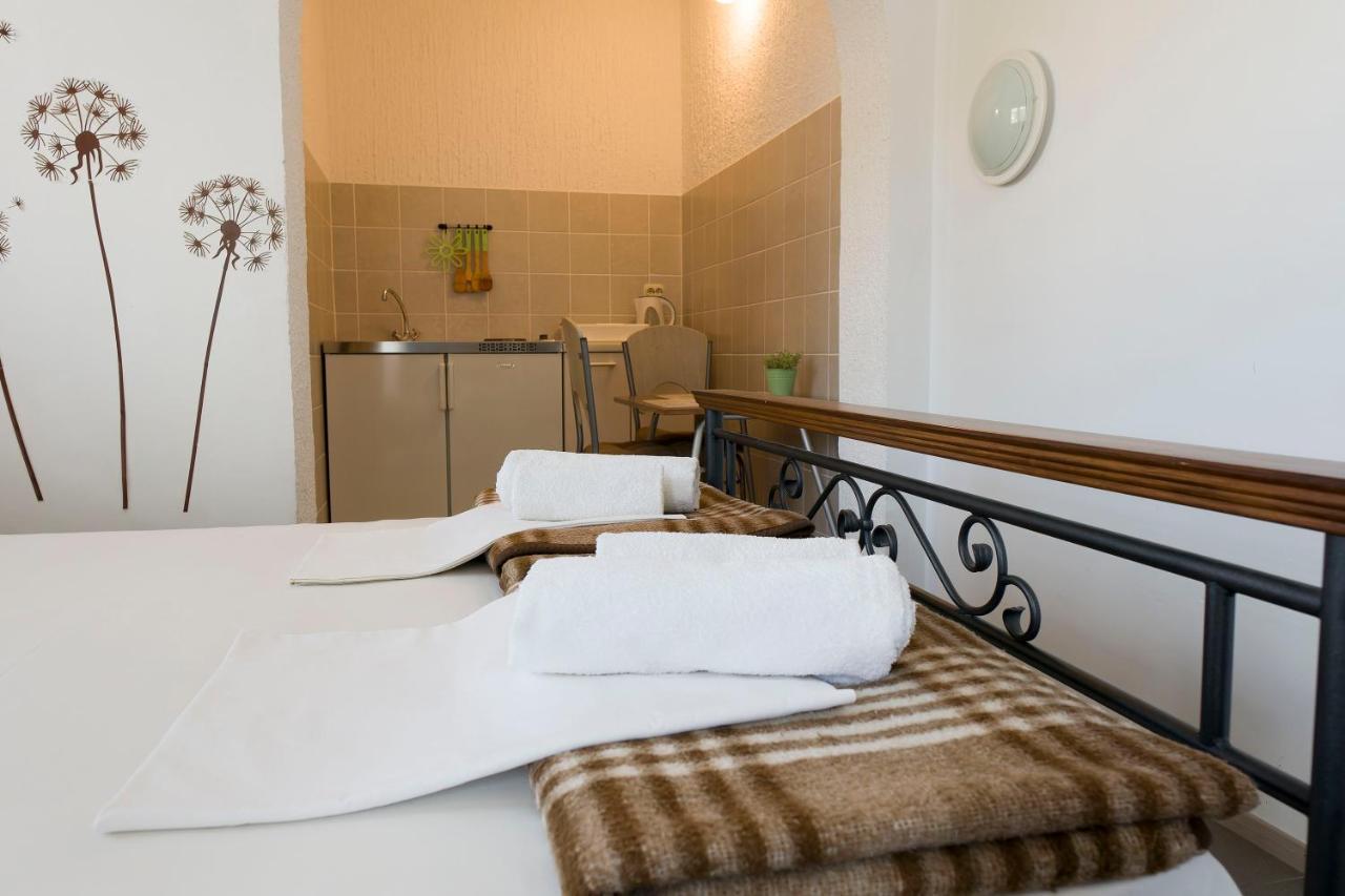 Apartments Victoria Trogir Bagian luar foto