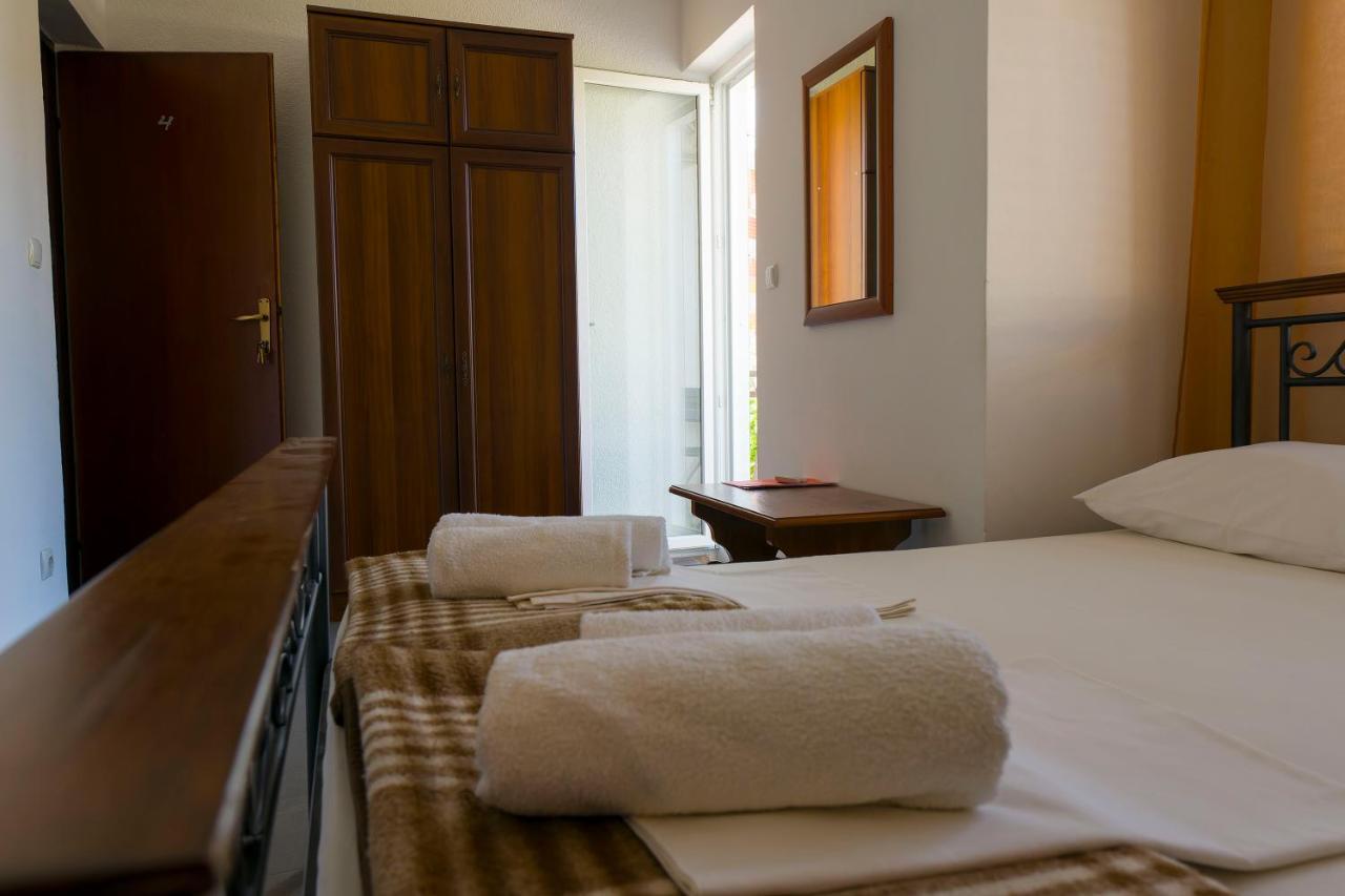 Apartments Victoria Trogir Bagian luar foto