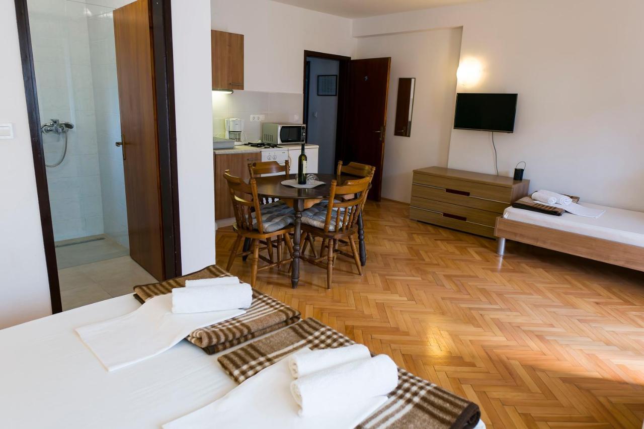 Apartments Victoria Trogir Bagian luar foto