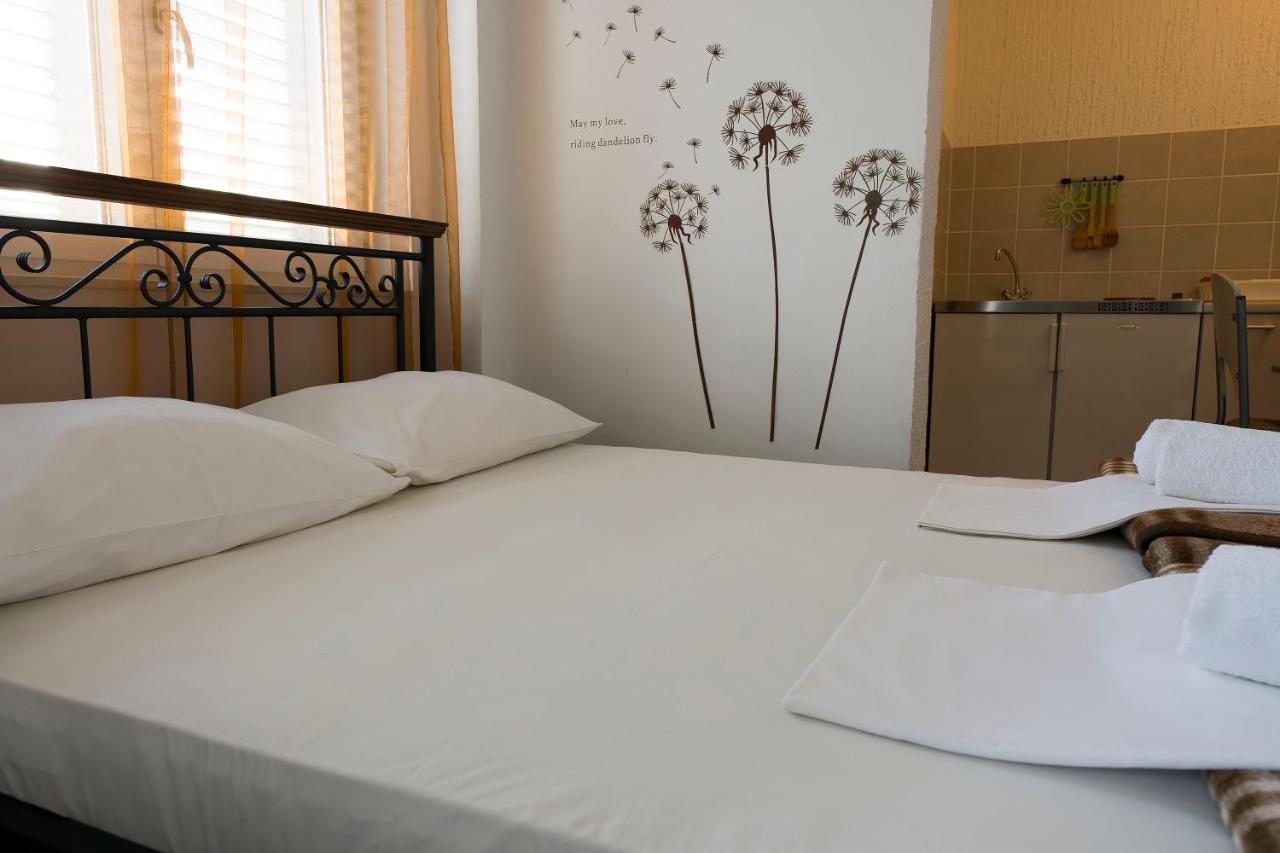 Apartments Victoria Trogir Bagian luar foto