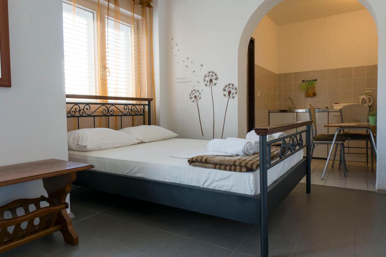Apartments Victoria Trogir Bagian luar foto